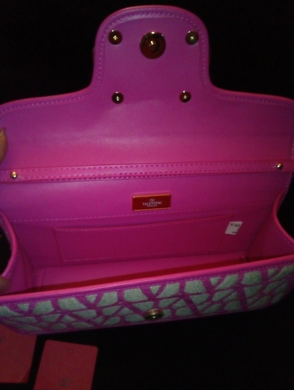 🌸PINK V Logo Shoulder Bag - Picture 7 of 8